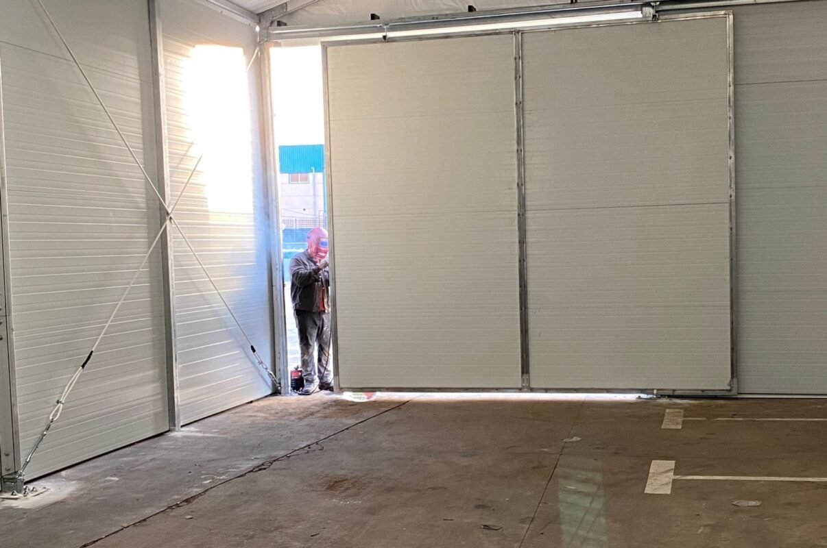 8x25x4m-carpa-industrial-MALAGA-TecTents-396-e1715066851899-1536x1019