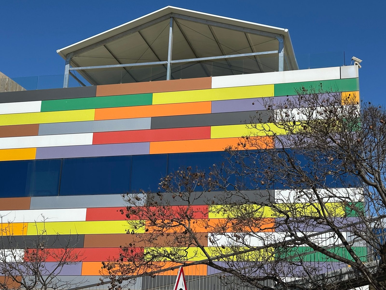 Carpa centro deportivo arena / ArkiA